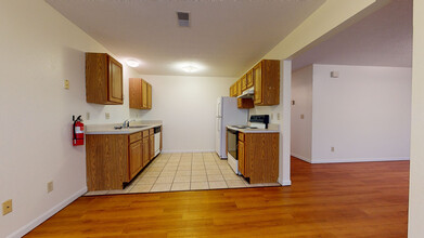 SoHo Apartments in Warrensburg, MO - Building Photo - Interior Photo