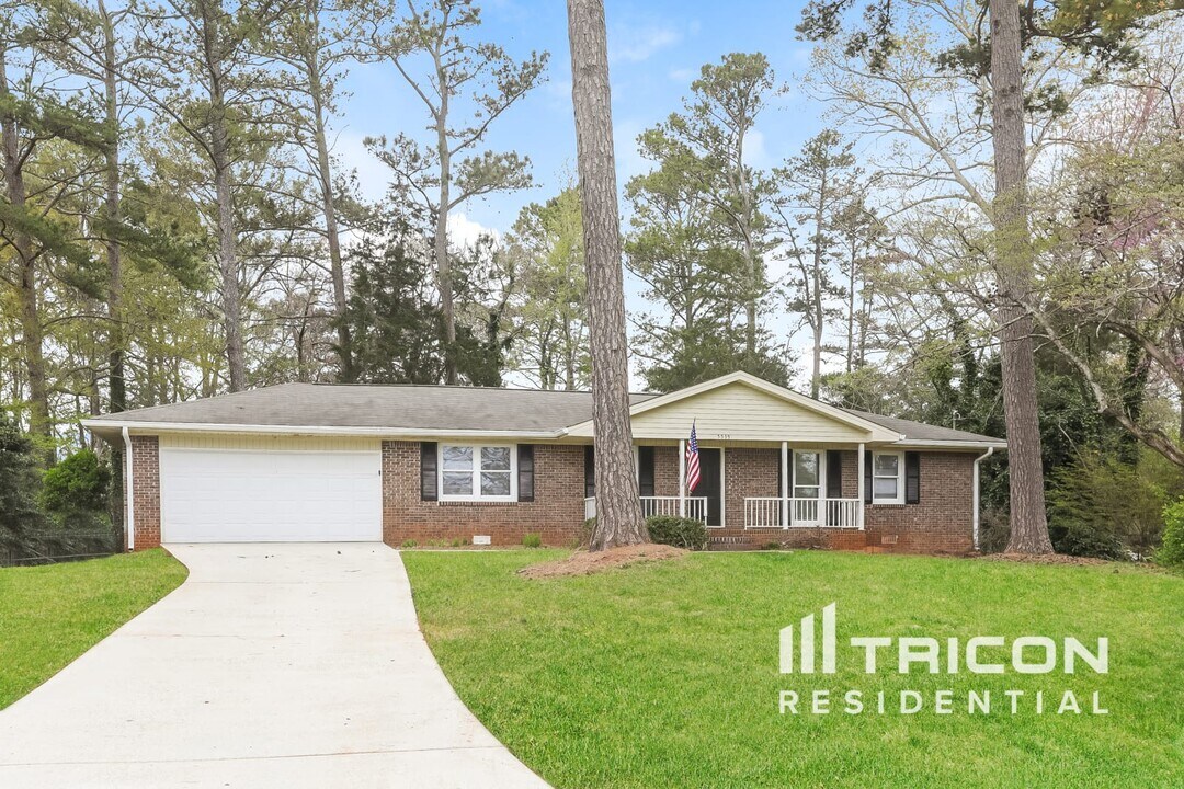 5535 Crestland Ct in Stone Mountain, GA - Building Photo