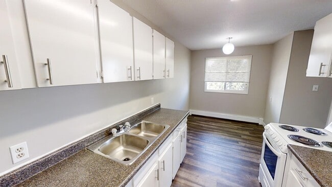 10105-10107 107 Ave in Grande Prairie, AB - Building Photo - Building Photo