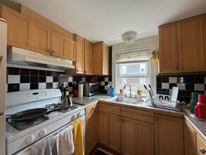 28 Linden Ave, Unit 1 in Somerville, MA - Foto de edificio - Building Photo