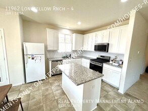 11962 Longfellow Ranch-Unit -4 in San Antonio, TX - Building Photo - Building Photo