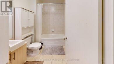 55-2355 Bremner Blvd in Toronto, ON - Building Photo - Building Photo
