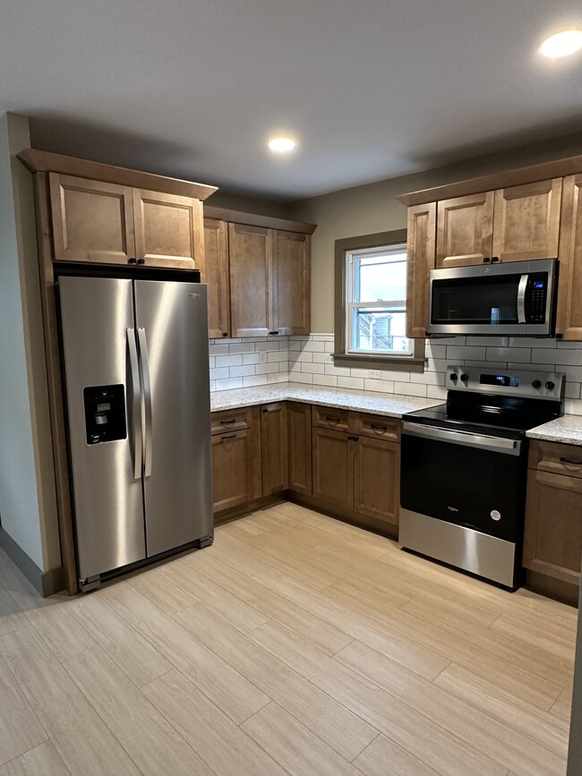 7 Cottage St in Manchester, CT - Building Photo - Building Photo