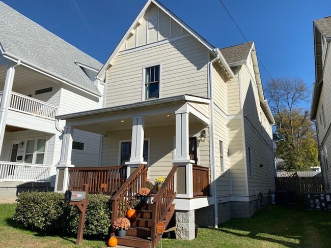 1113B Lischey Ave in Nashville, TN - Building Photo - Building Photo