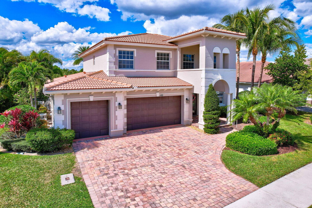 189 Umbrella Pl in Jupiter, FL - Building Photo