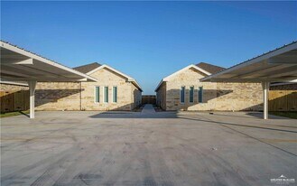 22 Hiawatha Dr in Pharr, TX - Building Photo