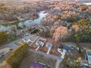 7160 Rolling Hills Dr in Sherrills Ford, NC - Building Photo - Building Photo