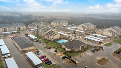 2410 Jack Finney Blvd in Greenville, TX - Foto de edificio - Building Photo