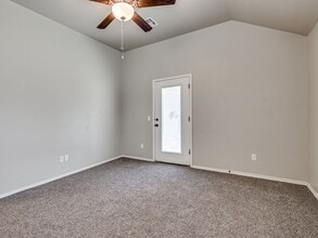 8921 SW 55th St in Oklahoma City, OK - Foto de edificio - Building Photo