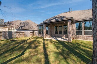 17138 Crimson Crest Dr in Conroe, TX - Foto de edificio - Building Photo