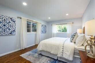 2023 Valparaiso Ave in Menlo Park, CA - Building Photo - Building Photo