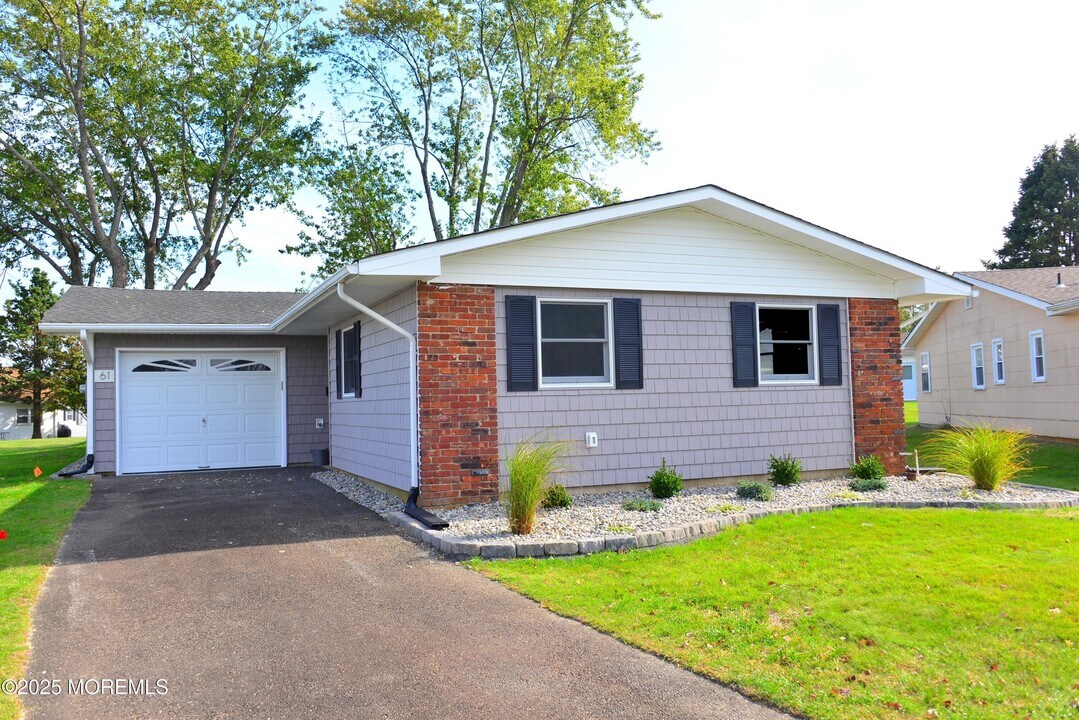 61 Tony Ct in Brick, NJ - Building Photo