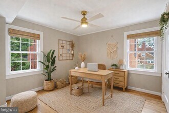 1300 S Cleveland St in Arlington, VA - Building Photo - Building Photo