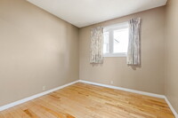 4704 Rundlewood Dr NE in Calgary, AB - Building Photo - Building Photo