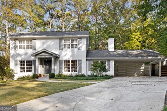 185 N Springs Ct in Atlanta, GA - Building Photo - Building Photo