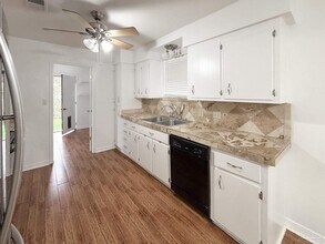 10860 Berryhill Rd in Pensacola, FL - Building Photo - Building Photo