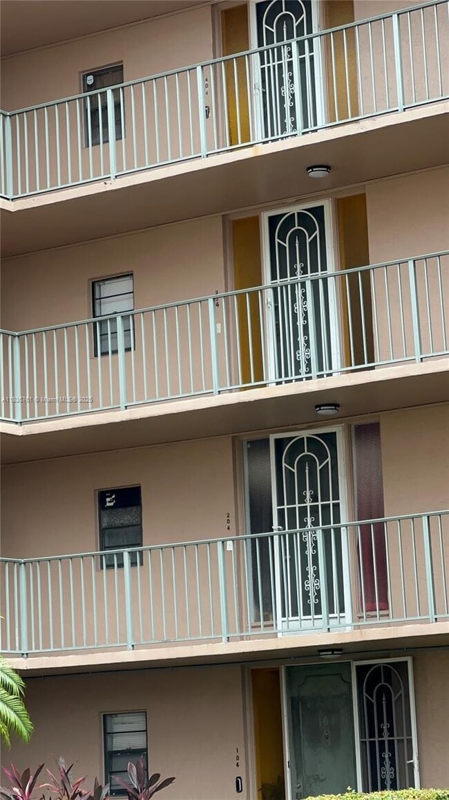3100 N Pine Island Rd in Sunrise, FL - Building Photo - Building Photo