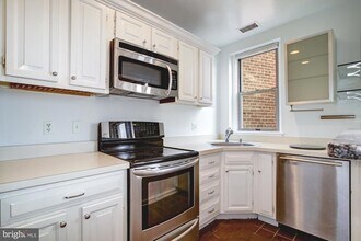 2129 Florida Ave NW, Unit 408 in Washington, DC - Building Photo - Building Photo