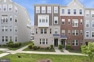 2739 Pinebrook Rd in Hyattsville, MD - Building Photo