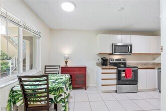 260 Timber Lake Cir in Naples, FL - Building Photo - Building Photo