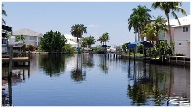 2579 Third St in Matlacha, FL - Building Photo - Building Photo