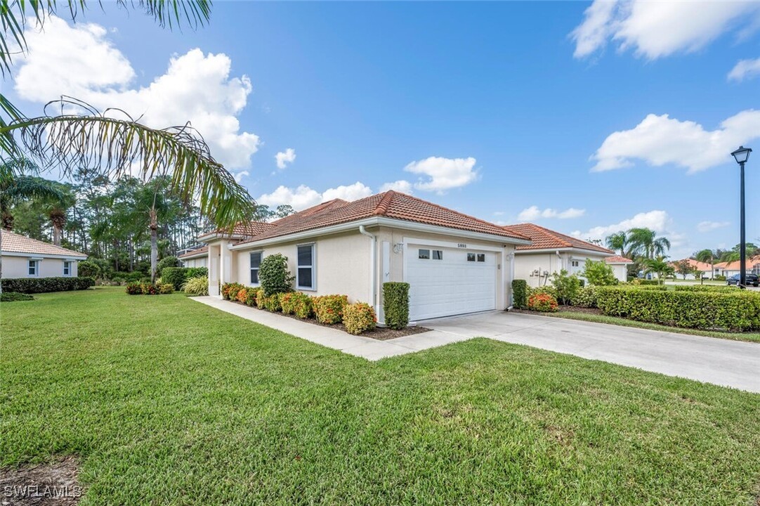 5893 Northridge Dr in Naples, FL - Building Photo