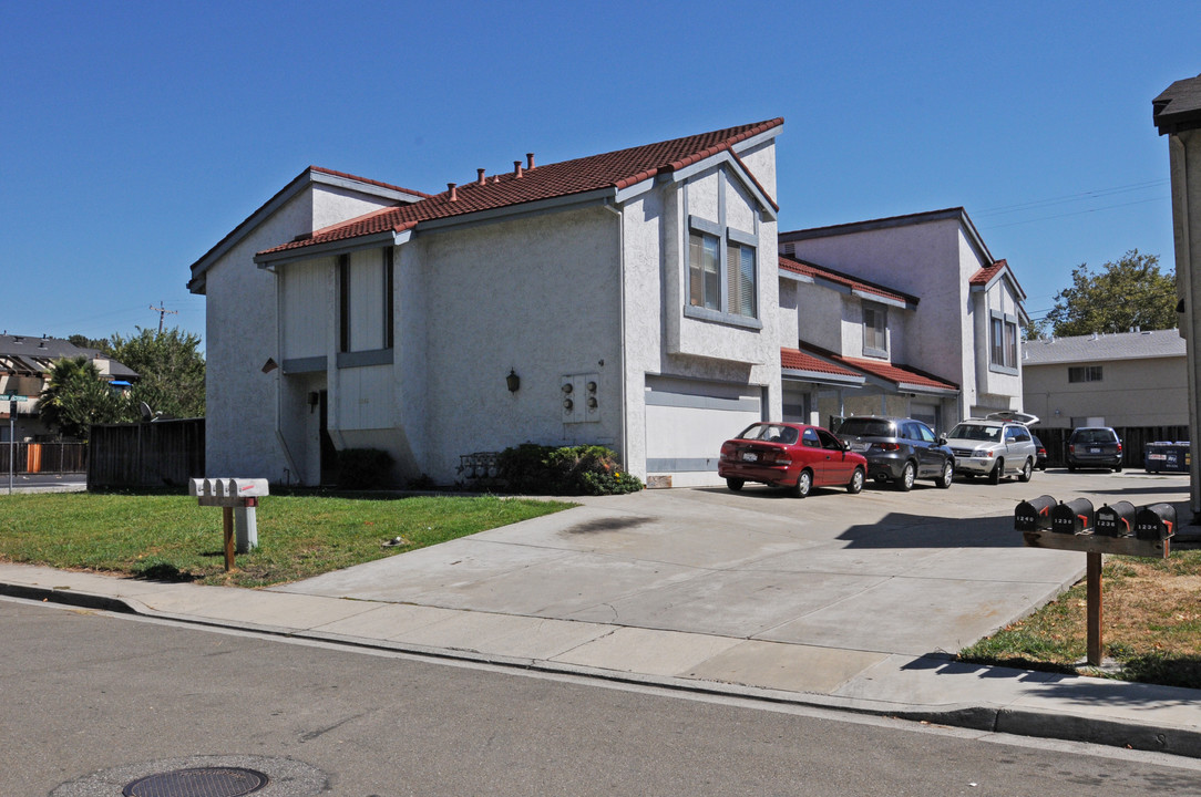 1242-1248 Daniel Ct in Milpitas, CA - Foto de edificio