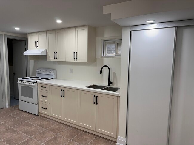 251 Archdekin Dr in Brampton, ON - Building Photo - Building Photo