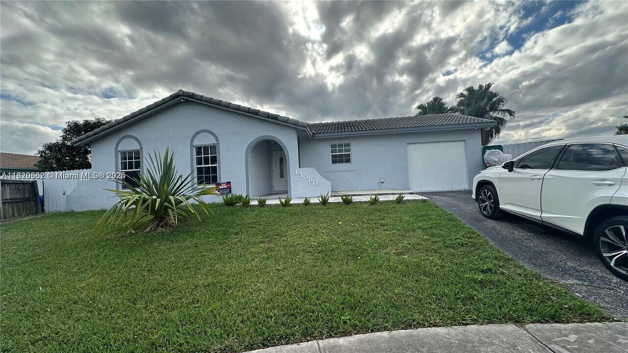 13060 SW 262nd Terrace in Homestead, FL - Building Photo