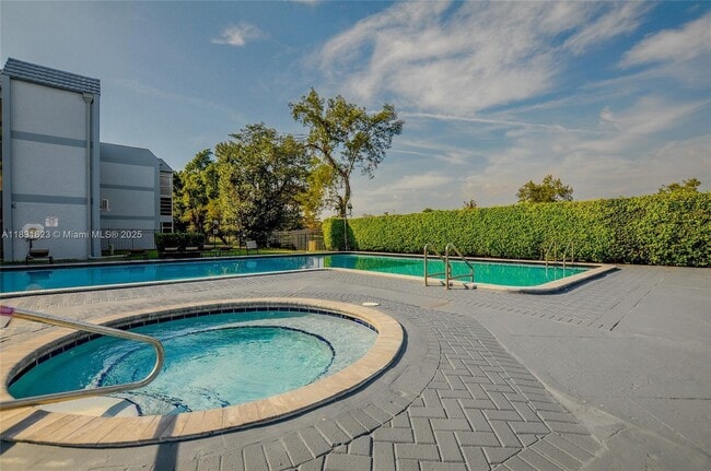 8350 Sands Point Blvd in Tamarac, FL - Building Photo - Building Photo