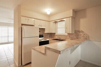 5800 Eureka Dr in Austin, TX - Building Photo - Building Photo