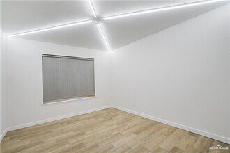 9 S 16th St in McAllen, TX - Building Photo - Building Photo