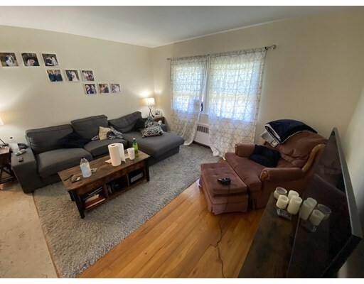 928 Massachusetts Ave-Unit -5 in Arlington, MA - Foto de edificio - Building Photo