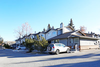 7172 Coach Hill Rd SW in Calgary, AB - Building Photo - Building Photo