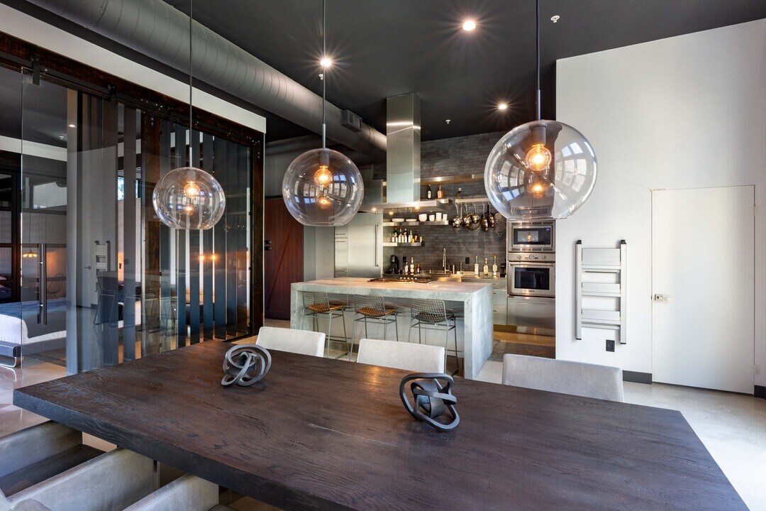 238 N Bush St in Santa Ana, CA - Building Photo