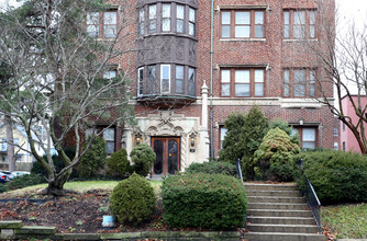 Westmont Apartments in Akron, OH - Building Photo - Building Photo