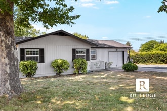 7753 Gladstone Ave in White City, OR - Building Photo - Building Photo