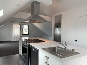 598 W Laurel St-Unit -Unit 10 in San Diego, CA - Building Photo - Building Photo