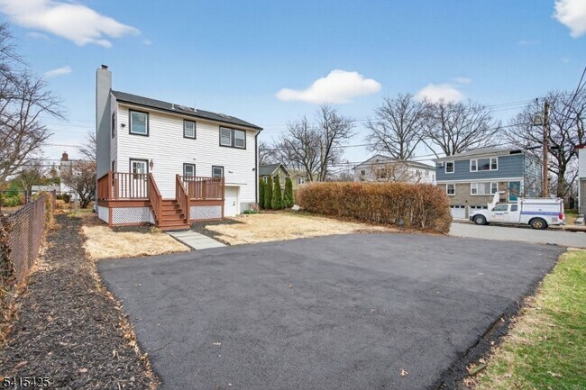 21 Lombardy Pl in Maplewood, NJ - Building Photo - Building Photo