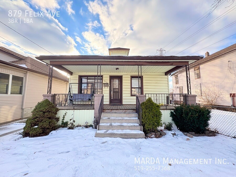 879 Felix Ave in Windsor, ON - Building Photo
