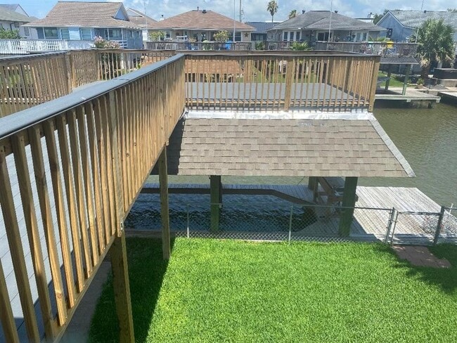 property at 19 N White Heron Dr
