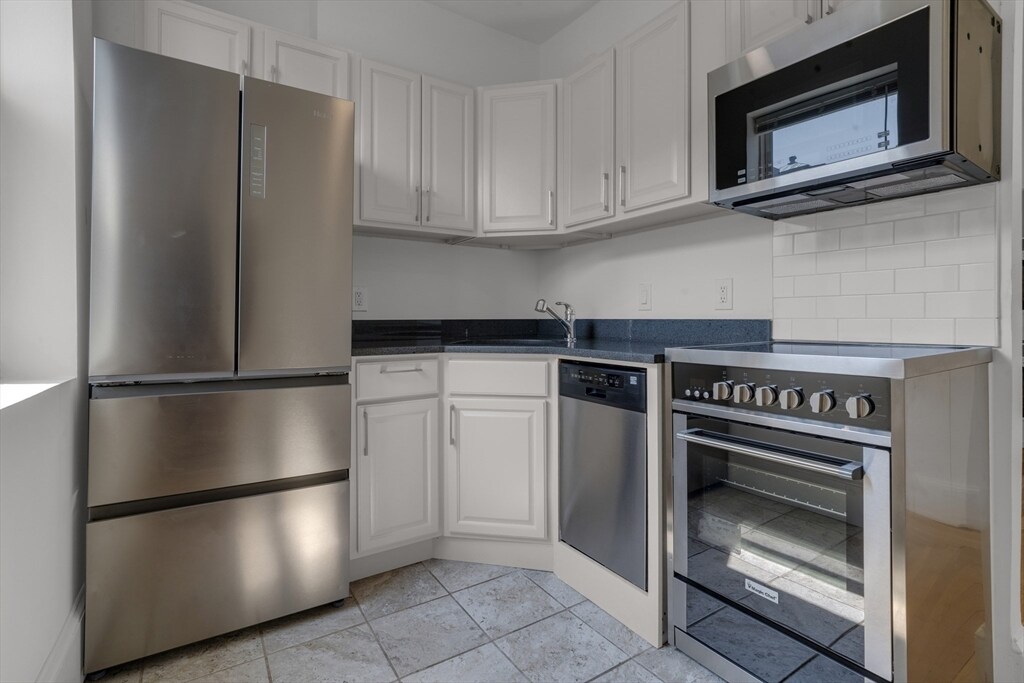 1066 Commonwealth Ave, Unit 4000 in Boston, MA - Building Photo