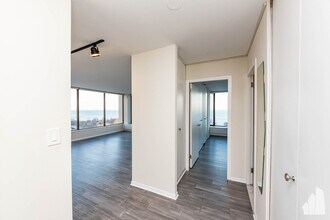 5455 N Sheridan Rd, Unit 3310 in Chicago, IL - Building Photo - Building Photo