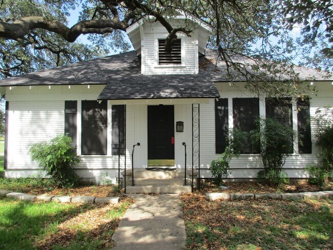 606 S Broad St in Lampasas, TX - Building Photo - Building Photo