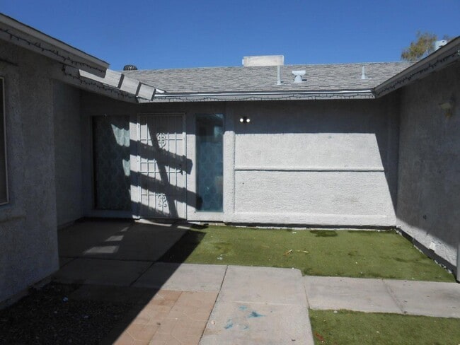 6810 Legalla Ln in Las Vegas, NV - Building Photo - Building Photo