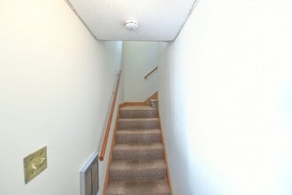 65 Pleasant St in Bourne, MA - Building Photo - Building Photo