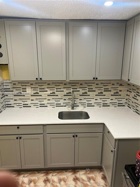 19320 NW 45th Ave in Miami Gardens, FL - Building Photo