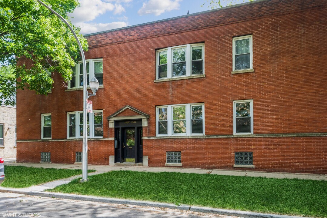 3807 N Ravenswood Ave in Chicago, IL - Building Photo