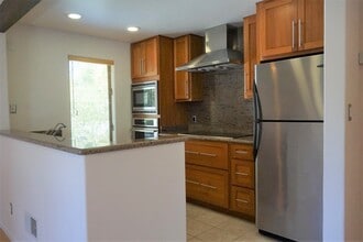 2238 Allegheny Way, Unit 2238 in San Mateo, CA - Foto de edificio - Building Photo