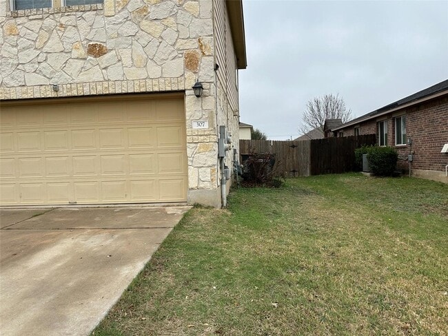 307 Wildcat Dr in Bastrop, TX - Building Photo - Building Photo